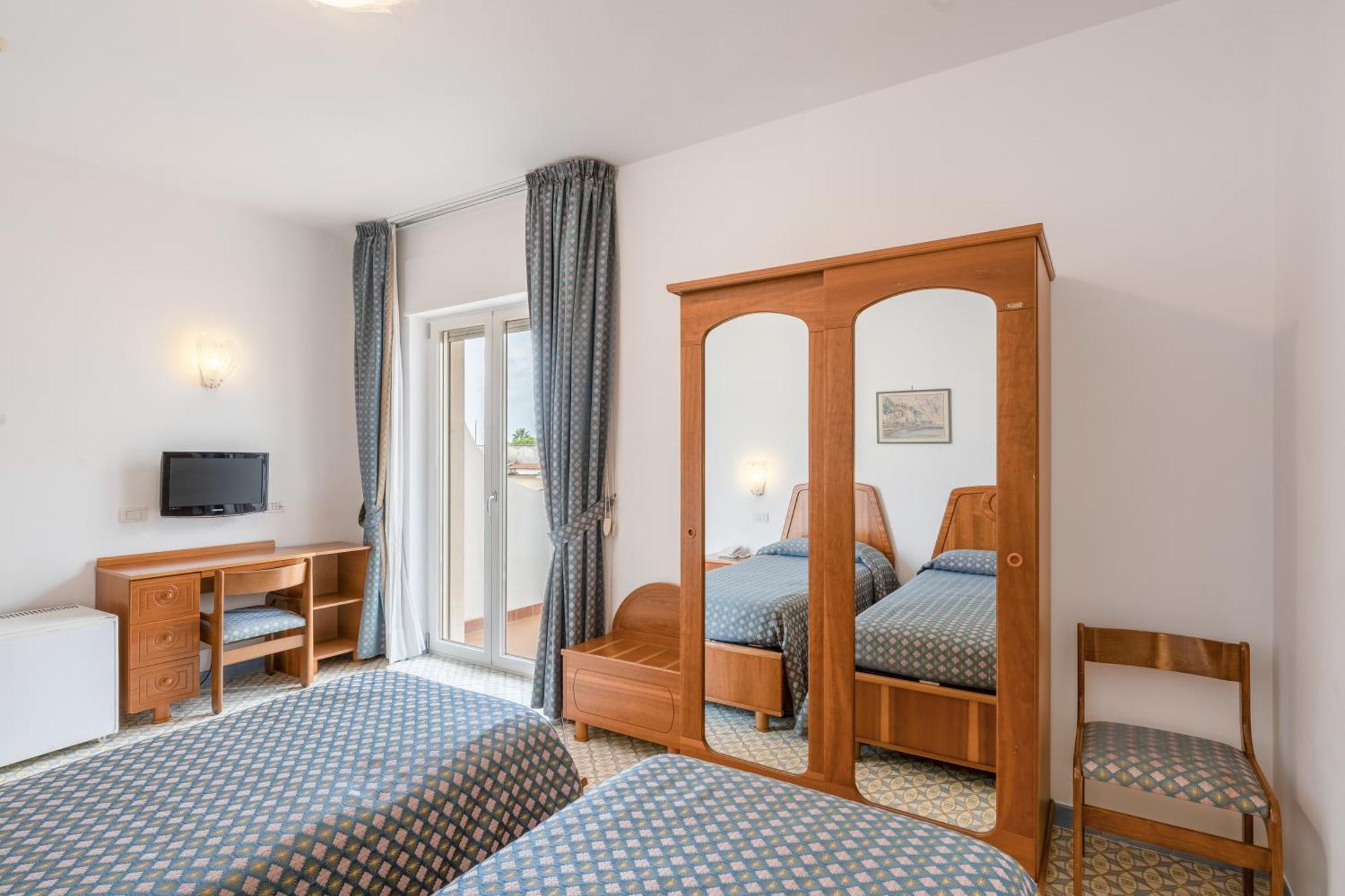 Hotel Eliseo Park'S Сант'Анджелло Экстерьер фото