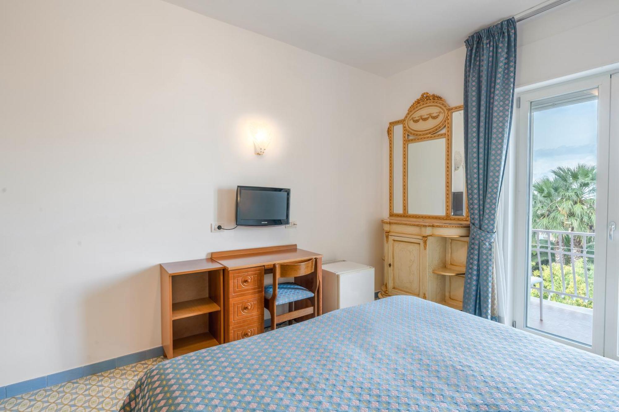 Hotel Eliseo Park'S Сант'Анджелло Экстерьер фото